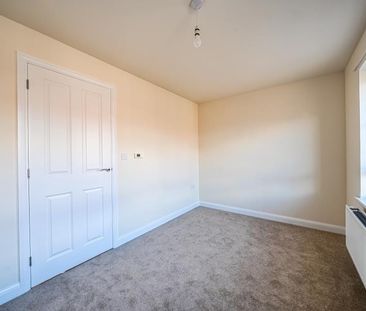 Ilex Drive, Tewkesbury, Gloucestershire - Photo 6