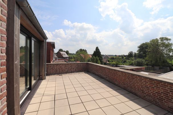 Dakappartement met 1 slaapkamer, terras en garage. - Photo 1