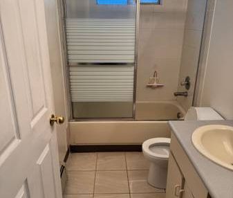 1 bedroom basment suite for rent - Photo 4