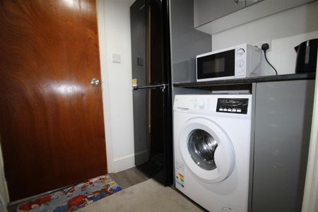 3 bedroom house share to rent - Photo 2