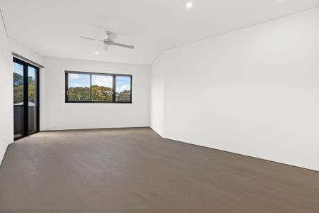 STUNNING AS NEW SPACIOUS 1 BEDEOOM APARTMENT - Photo 4