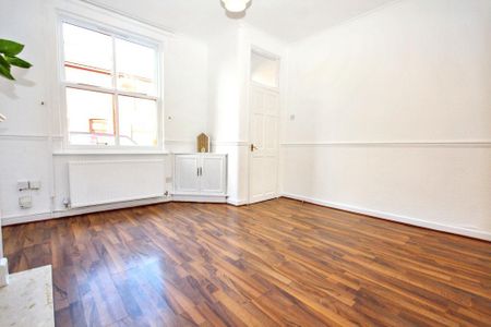 3 bedroom end of terrace house to rent - Photo 4