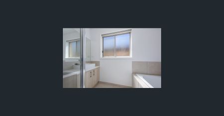 MODERN & LIGHT 4 BEDROOM HOME! - Photo 5