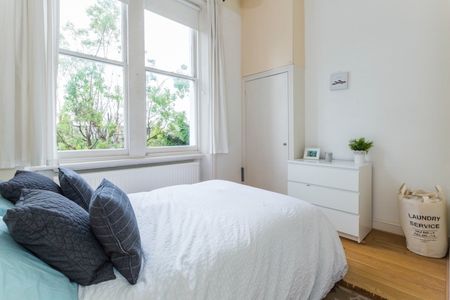 2 Bed Flat, Sinclair Road, W14 - Photo 3