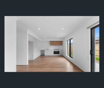 Modern Family Home - Photo 4