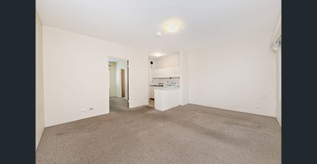 Low-Maintenance Living in the Heart of Ashfield - Photo 2