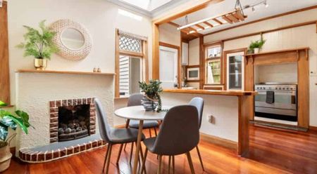 Sun-soaked 2 bedroom, Miramar - Photo 3