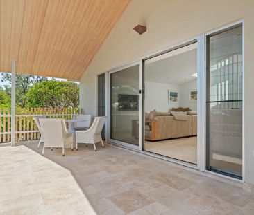 Stunning Beachside Abode - Water & Electricity included ! - Photo 4