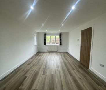 4 bedroom detached house to rent - Photo 2