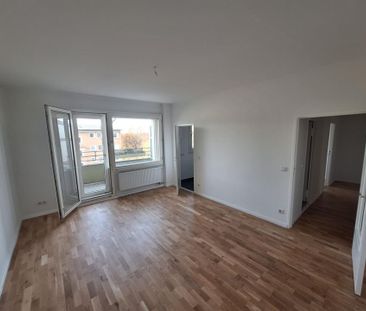 Helle, sanierte 2-Raumwohnung mit Balkon und Echtholzparkett in nat... - Photo 1