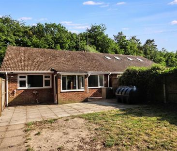 2 bedroom semi-detached bungalow to rent - Photo 2