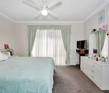 Family living with space for work and play. - Photo 4