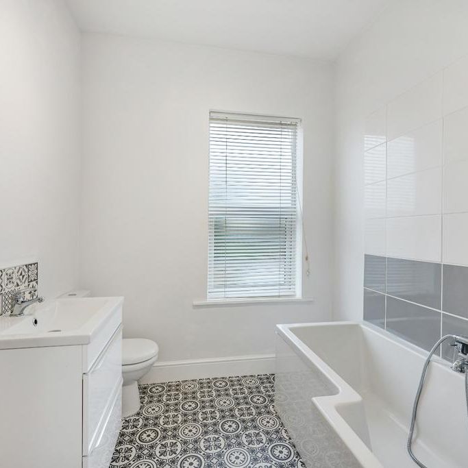 3 bedroom end of terrace house to rent - Photo 1