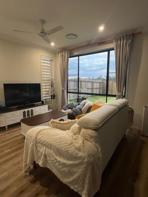 Upper Coomera - Photo 1