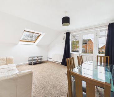 2 bedroom Maisonette in Reading Road, Wokingham - Photo 1