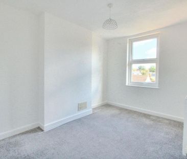 2 bedroom end of terrace house to rent - Photo 5