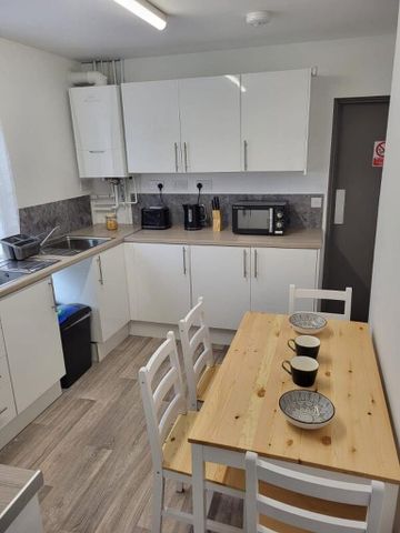 1 bedroom in a house share to rent - Photo 4