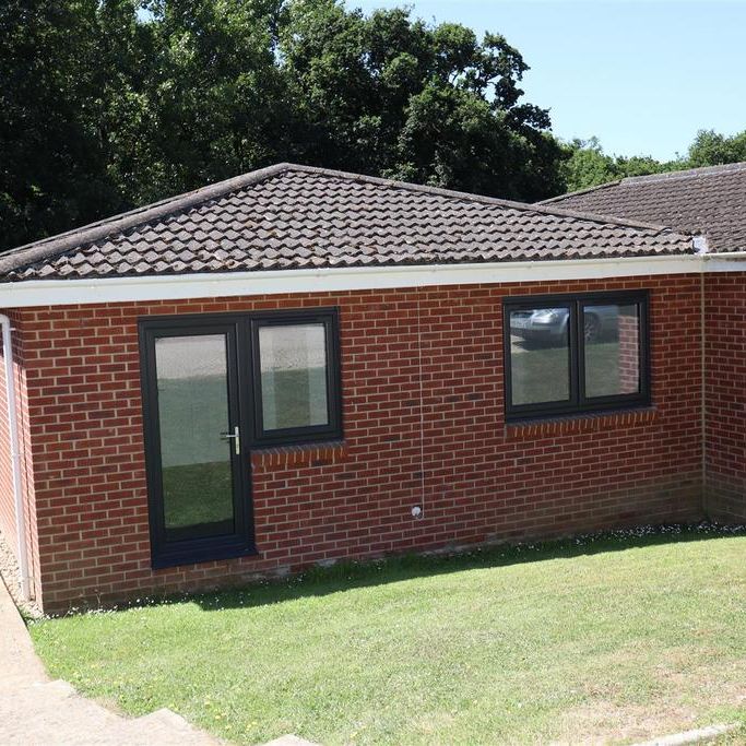 2 bedroom semi-detached bungalow to rent - Photo 2