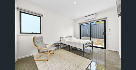 Brand new fully furnished rooms with private courtyards – All bills included! - Photo 4