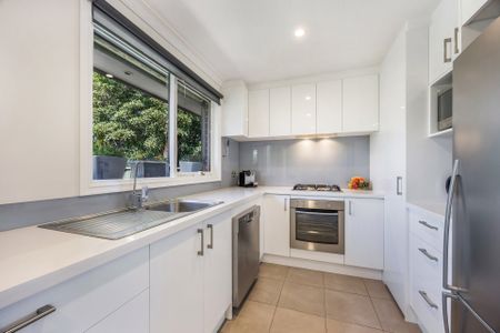 Modern 3 Bedroom Single Level Home! - Photo 2