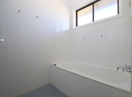 Well Presented Three Bedroom Villa - Photo 5