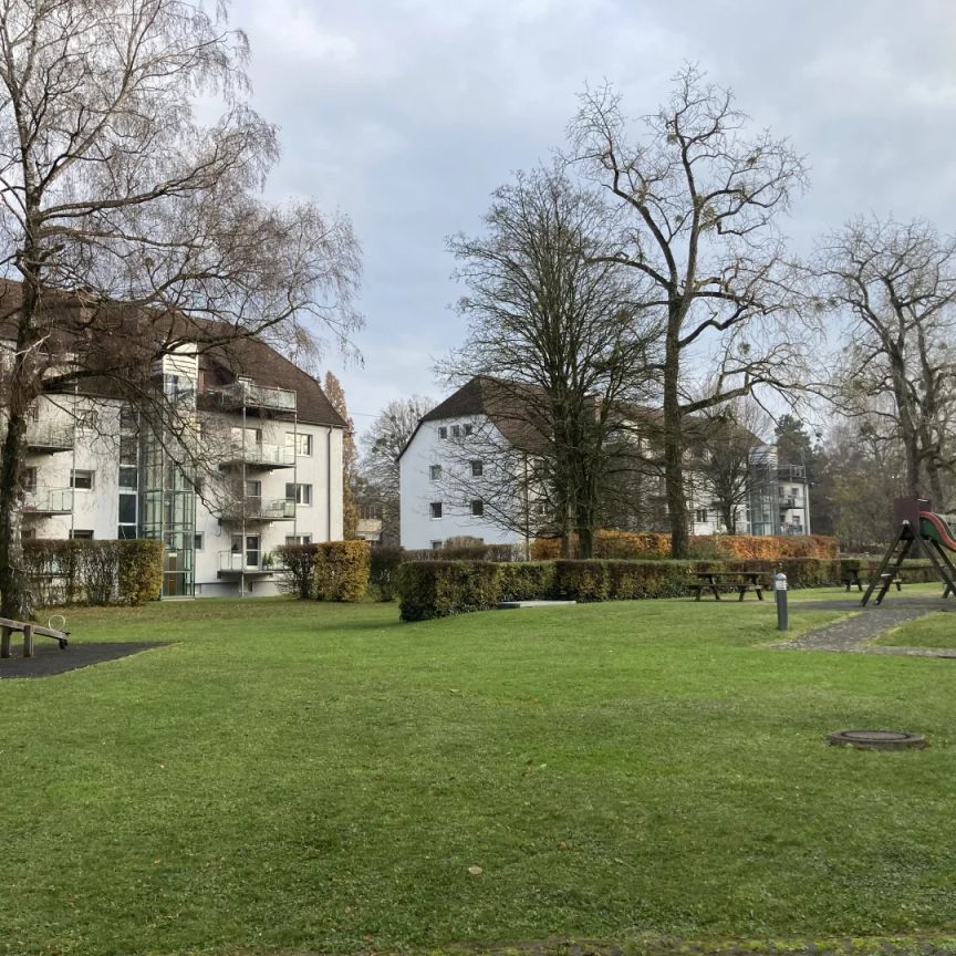 Kompakte 2-Zimmer Wohnung mit möblierter, NEUER Küche und Parkplatz - Photo 1