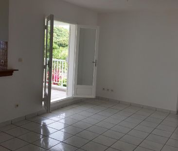Location Appartement 4 pièces 70m² ST BENOIT 97470 - Photo 2