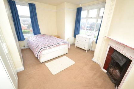 4 bedroom end of terrace house to rent - Photo 4