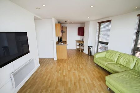 2 bedroom flat to rent - Photo 2