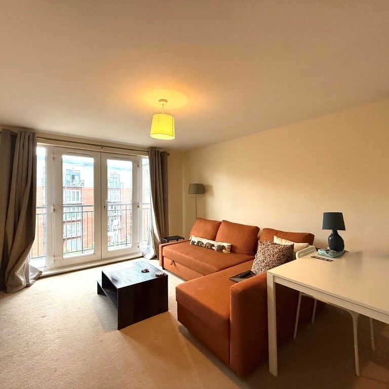 2 bed apartment to rent in Constantine House, New North Road - Photo 1