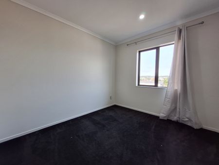 Spacious 2 bedroom Apartment - Photo 4