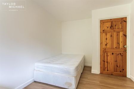 5 bedroom semi-detached house to rent - Photo 3