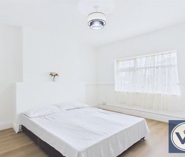4 bedroom end of terrace house to rent - Photo 5