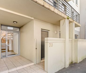 Stylish Newtown Apartment with Private Courtyard - Photo 6