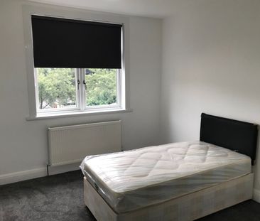 5 Bed Terraced House, Shrewsbury Road, E7 - Photo 1