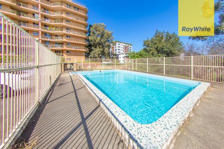 LARGE 3 BEDROOM UNIT IN GOOD STREET - Photo 4