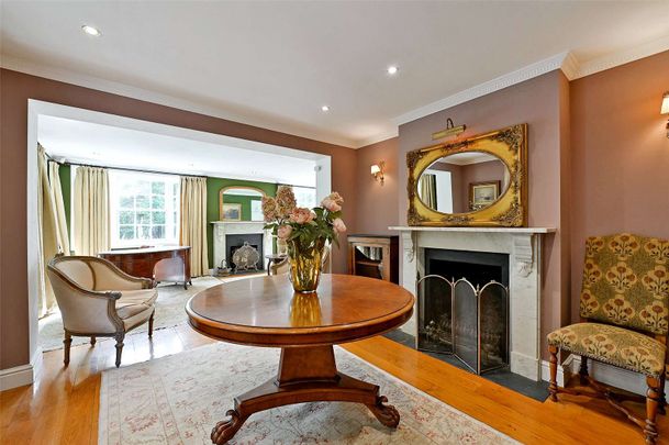 Elegant five bedroom Georgian home with gated privacy, landscaped gardens, and self-contained annexe. - Photo 1