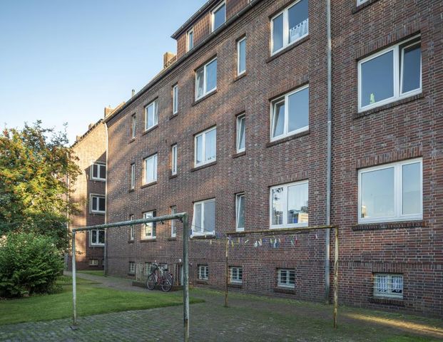 2-Zimmer-Wohnung im 1. Obergeschoss - wird renoviert - Wilhelmshaven - Nähe City !!! - Foto 1