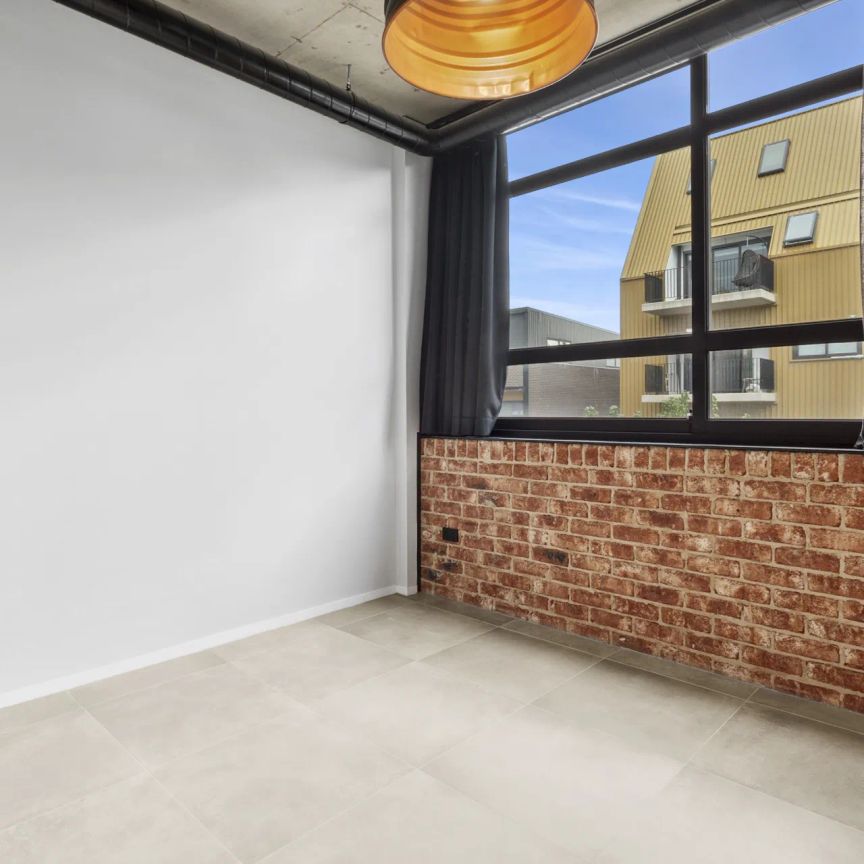 Industrial-Chic Apartment in Kingston's Iconic Warehouse Development - Photo 1