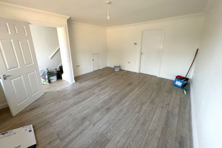 Inkerman Road, Woking - 3 bedrooms Property for lettings - Seymours - Photo 5