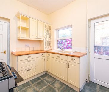 2 bed House - Mid Terrace To Let - Photo 1