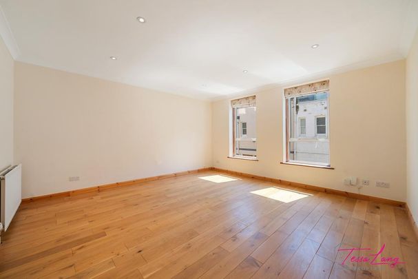 3 bedroom mews to rent - Photo 1