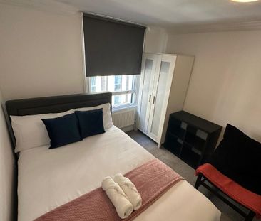 Top floor Craven Street, WC2N, London - Photo 3