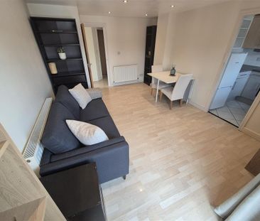 2 bedroom flat to rent - Photo 2