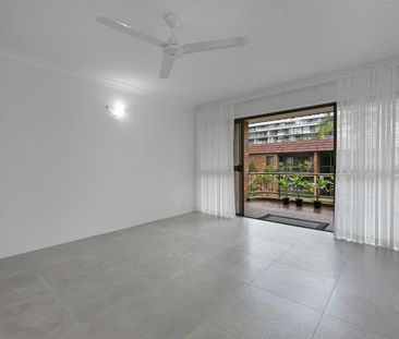 Live the Broadbeach Lifestyle – Beach, Cafes & Convenience! - Photo 2