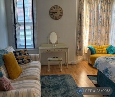 3 bedroom semi-detached house to rent - Photo 6