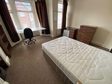 3 bedroom end of terrace house to rent - Photo 5