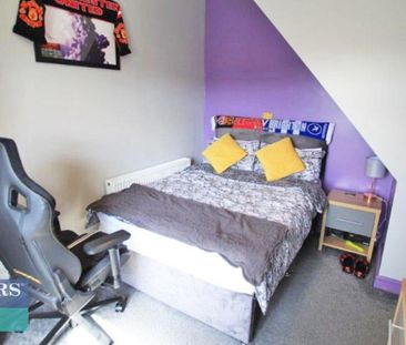 Room 3 , New Hey Road Bradford, Yorkshire, BD4 7LD - Photo 4