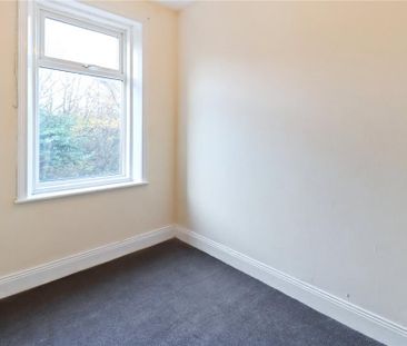 3 bedroom flat to rent - Photo 2