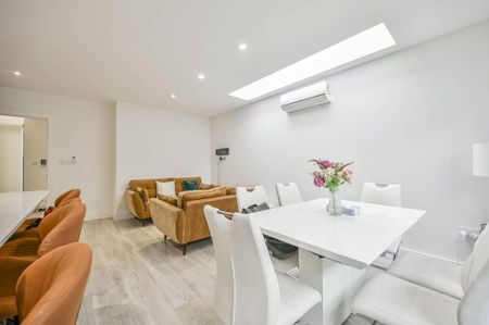 3 bedroom flat to rent - Photo 3